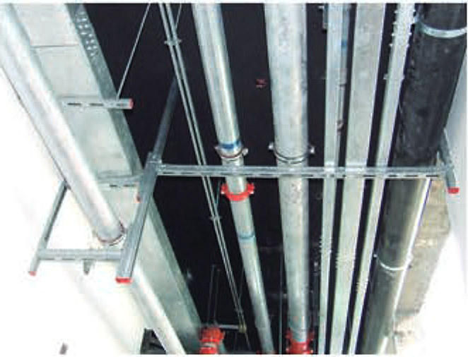 Pipe seismic supports on site